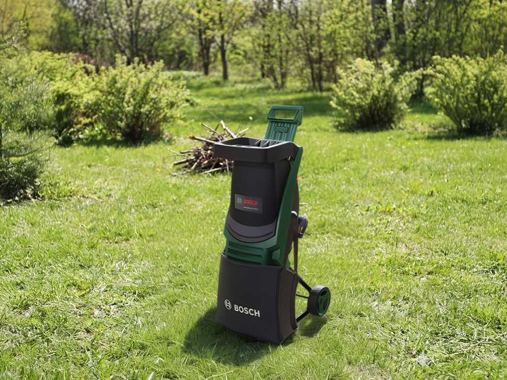 Bosch UniversalShredder accu hakselaar, takken tot 25 mm, 36 V 4 Ah, detail 1