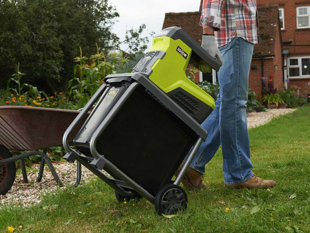 Ryobi RSH3045U elektrische hakselaar, takken tot 45 mm, detail 1