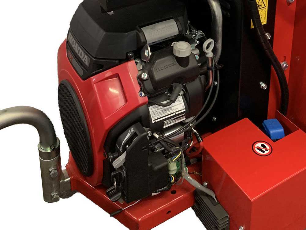 Ceccato Olindo Triton Super Monster benzine hakselaar, takken tot 130 mm, op wielen, detail 2