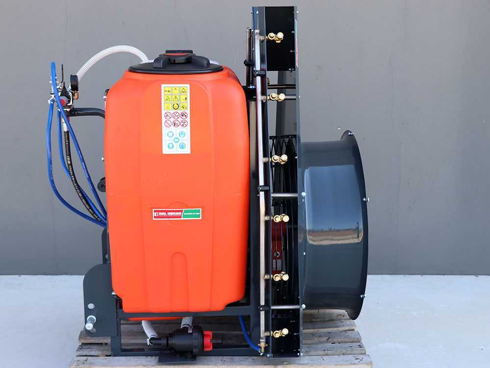 Dal Degan SATURN 300L verticale nevelspuit, 300 liter, pomp APS 51, detail 2