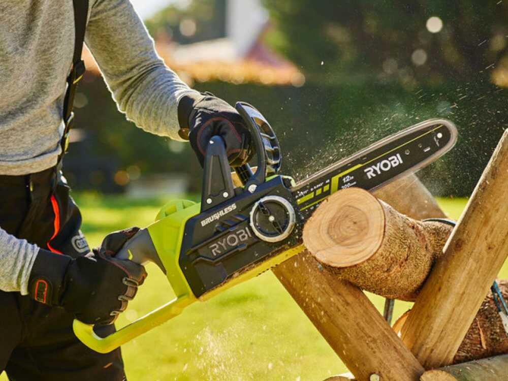 Ryobi RCS18X30-50F accu kettingzaag, zwaard 30 cm, 18 V 5 Ah, detail 2