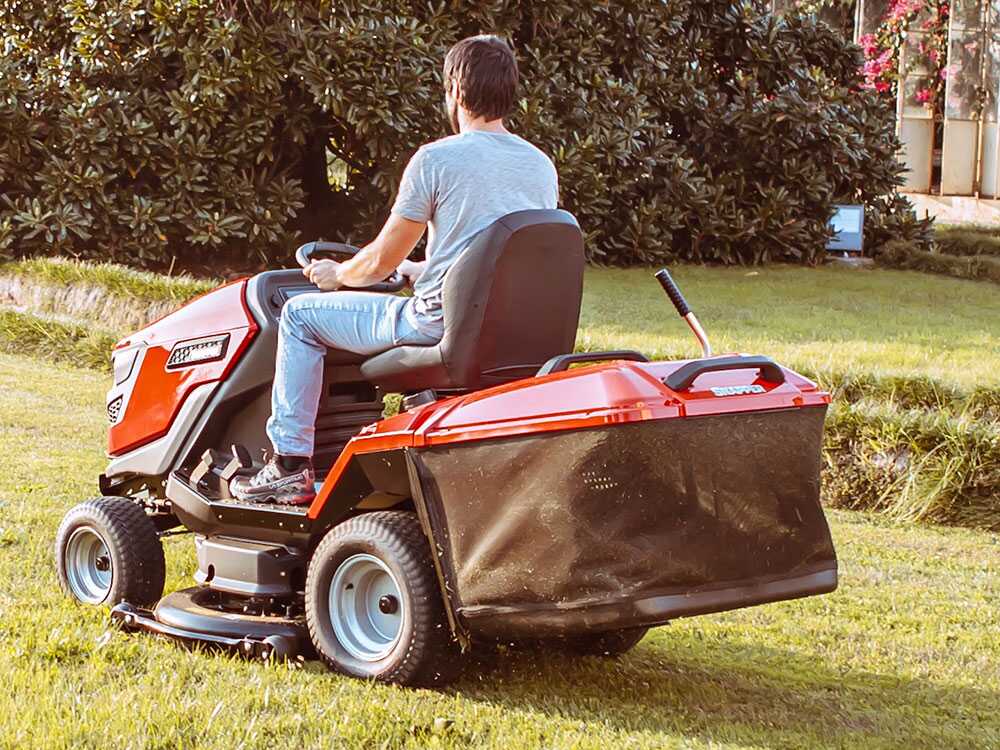 Snapper RTX122 gazontractor met opvangbak 122 cm, hydrostaat, detail 1