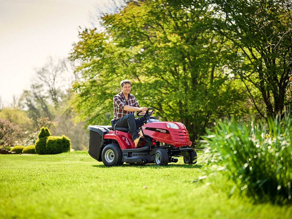 AgriEuro TOP-LINE Special 384 M gazontractor met opvangbak 84 cm, versnellingsbak, detail 1