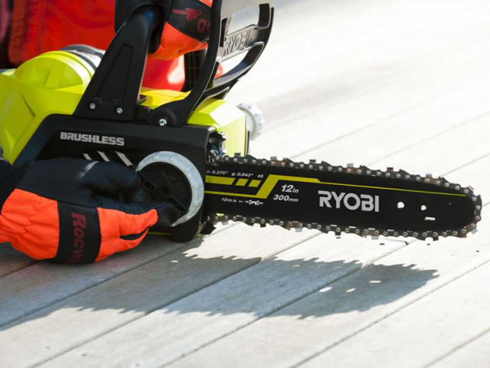 Ryobi RCS18X30-50F accu kettingzaag, zwaard 30 cm, 18 V 5 Ah, detail 3