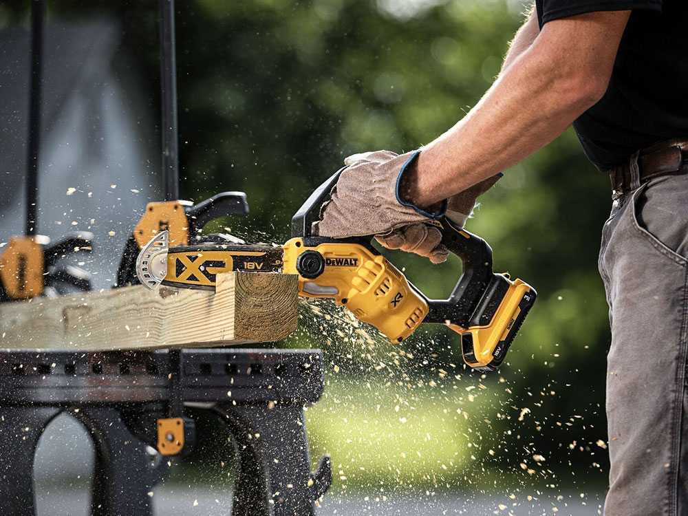 DeWalt DCMPS520P1-QW accu kettingzaag voor snoeien, zwaard 20 cm, 18 V 5 Ah, detail 5