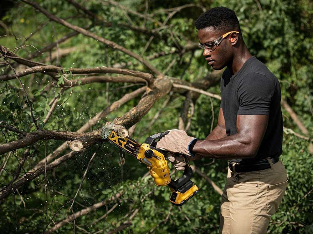 DeWalt DCMPS520N-XJ accu kettingzaag voor snoeien, zwaard 20 cm, 18 V zonder accu, detail 6