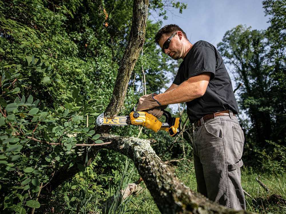 DeWalt DCMPS520P1-QW accu kettingzaag voor snoeien, zwaard 20 cm, 18 V 5 Ah, detail 7
