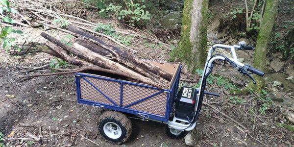 BullMach Helios 230 O Akku-Motorschubkarre Tragfähigkeit 230 kg, 48 V 2 Ah, im Einsatz bei einem Anwender (Foto 2)