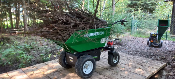 GreenBay eDUMPER 500 accu motorkruiwagen laadvermogen 500 kg, 48 V 32 Ah, aan het werk, met een lading takken (foto van een gebruiker)