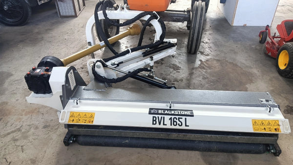 BlackStone BVL 165 L zijklepelmaaier met arm 165 cm, in de schuur, aan de trekker (foto van een gebruiker)