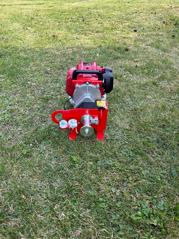 Blue Bird TWH 500 benzine lier, op het gras, vooraanzicht (foto van een gebruiker)