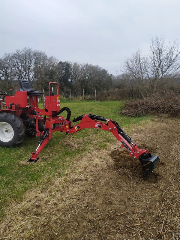 GeoTech Pro BHF 95 Heckbagger für Traktor, im Einsatz bei einem Anwender (Foto 1)