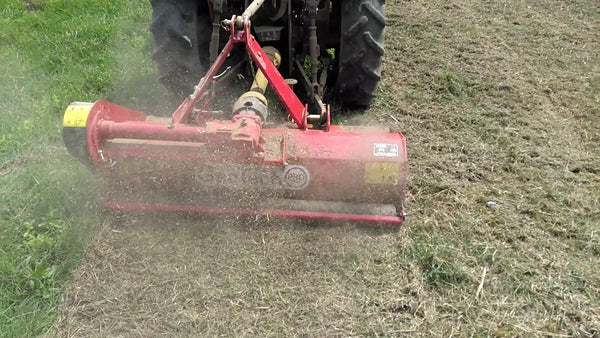 GeoTech Pro LFM125 klepelmaaier 123 cm, aan het werk, mulcht het gras (foto van een gebruiker)