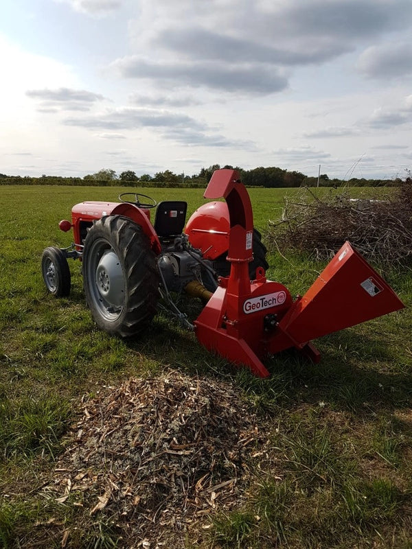 GeoTech Pro TCP 100 Zapfwellen-Häcksler Äste bis 100 mm, im Einsatz bei einem Anwender (Foto 1)