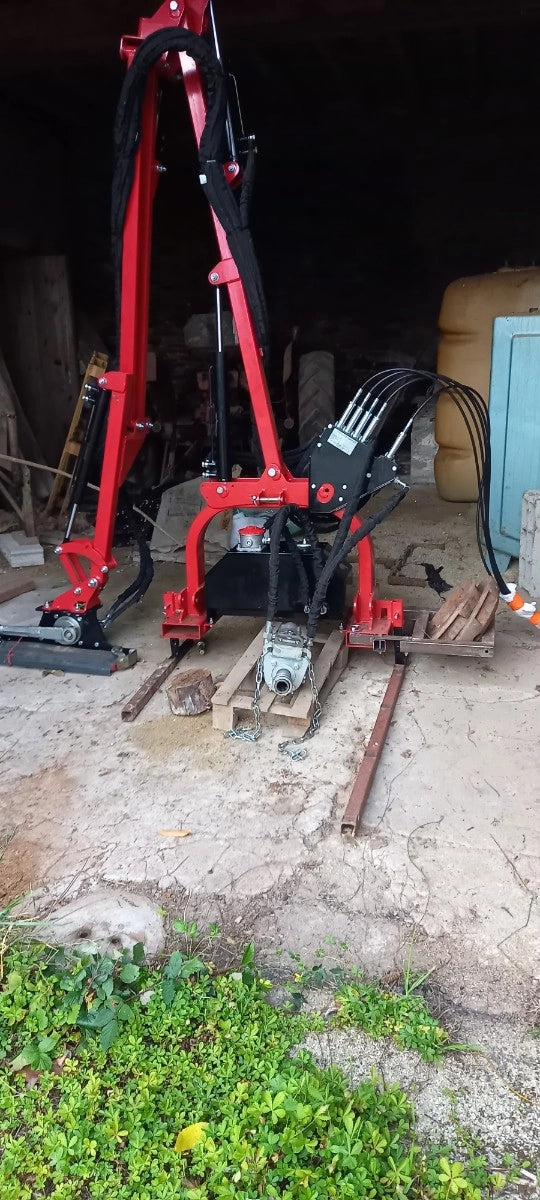 GeoTech Pro THT 160 Heckenschneider-Ausleger für Traktor, im Einsatz bei einem Anwender (Foto 2)