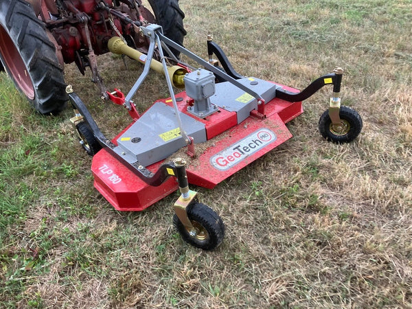 GeoTech Pro TLP 160 gazonmaaier voor de trekker 150 cm, aan de trekker, op het gras (foto van een gebruiker)