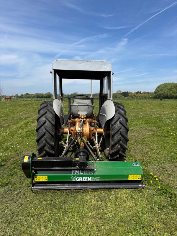 GreenBay FML 155 klepelmaaier 153 cm, aan de trekker, op het weiland (foto van een gebruiker)
