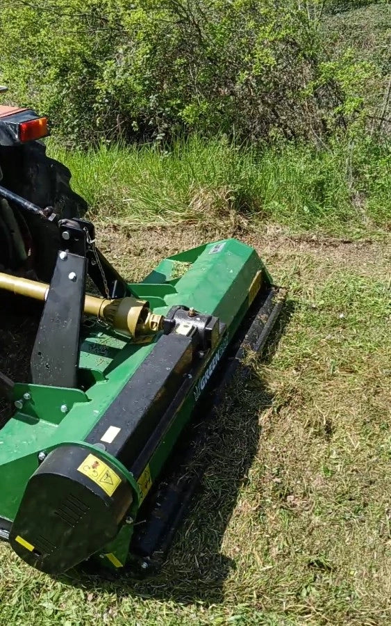 GreenBay FML 155 klepelmaaier 153 cm, aan het werk in hoog gras (foto van een gebruiker)