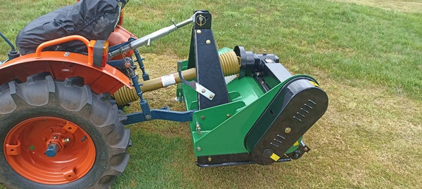 GreenBay FML 95 klepelmaaier 93 cm, aan de trekker, op het gras (foto van een gebruiker)