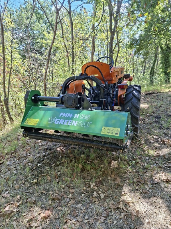 GreenBay FMM-H 135 klepelmaaier 132 cm, hydraulisch verschuifbaar, aan de trekker, in het bos (foto van een gebruiker)