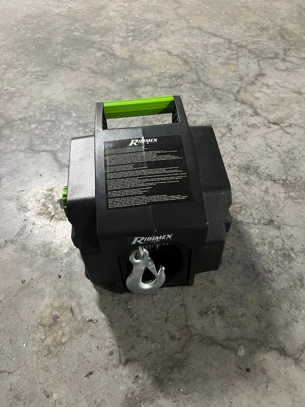 Ribimex PE12V/T1 accu lier, met afstandsbediening, in de werkplaats, op de vloer (foto van een gebruiker)