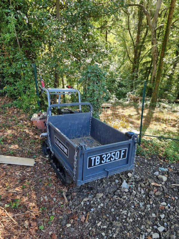 BlackStone TB 3250 F rupsdumper laadvermogen 320 kg, in de tuin, langs de bosrand (foto van een gebruiker)