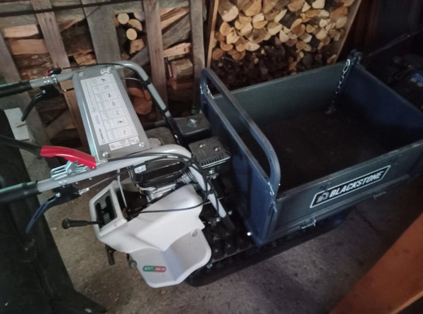 BlackStone TB 3250 F rupsdumper laadvermogen 320 kg, in de houtschuur (foto van een gebruiker)
